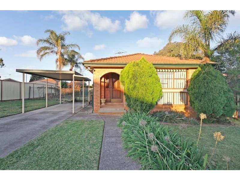 10 Emilia Close, Rosemeadow NSW 2560