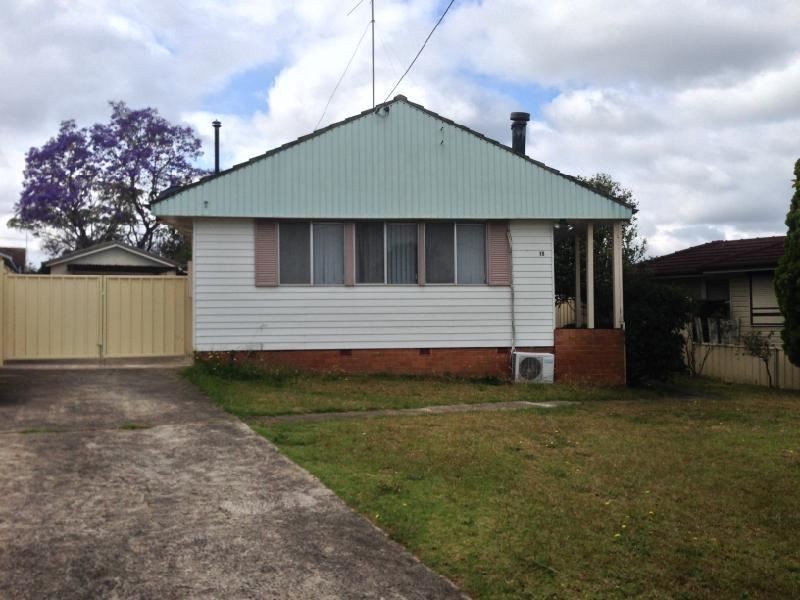 18 Byron Avenue, Campbelltown NSW 2560