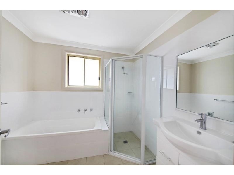 1/102 Feldspar Road, Eagle Vale NSW 2558