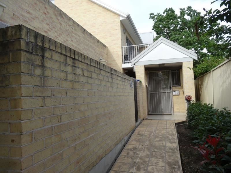 6/13 Chamberlain Street, Campbelltown NSW 2560