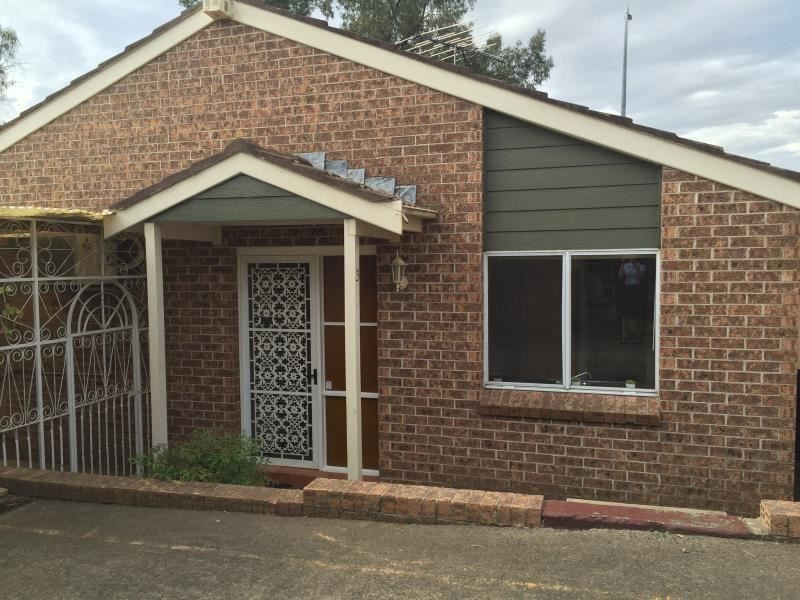 3/31-33 Georgiana Cres Ambarvale., Ambarvale NSW 2560