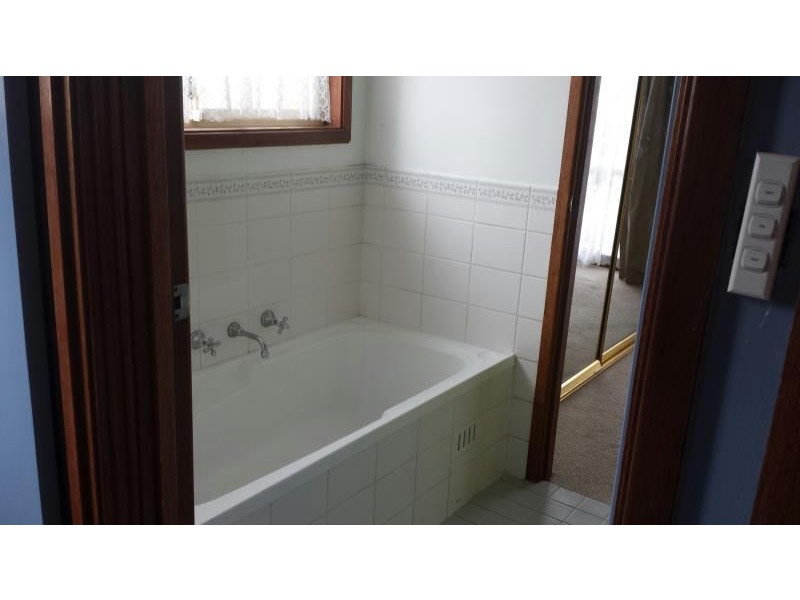 8 ARROW PLACE, Raby NSW 2566