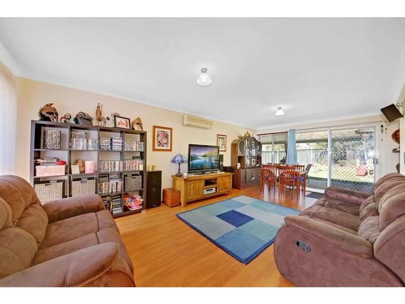 13 Mackillop Crescent, St Helens Park NSW 2560