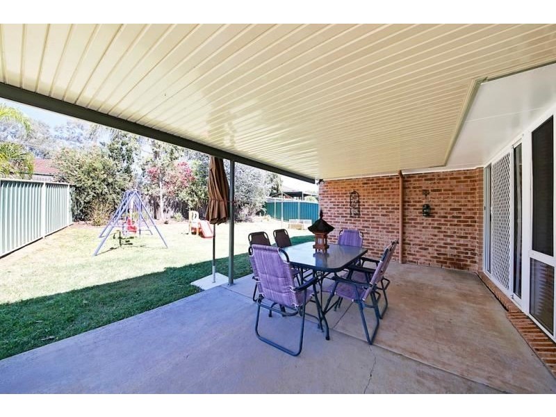 13 Mackillop Crescent, St Helens Park NSW 2560