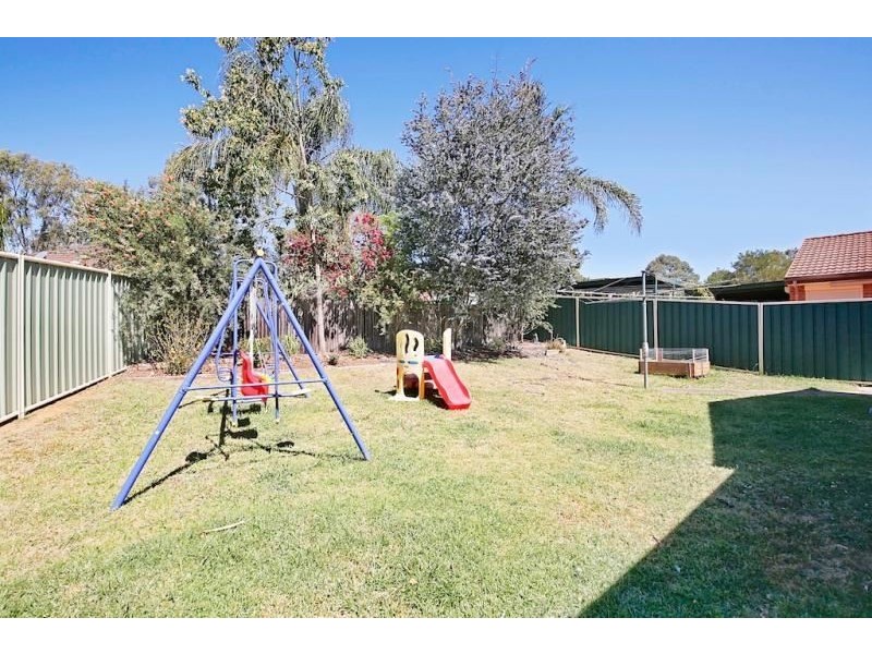 13 Mackillop Crescent, St Helens Park NSW 2560