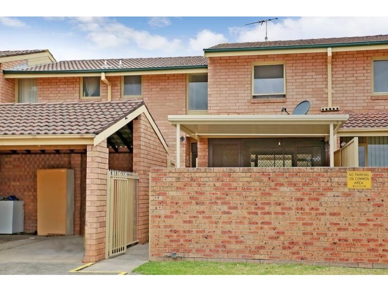 16/42 WOODHOUSE DRIVE, Ambarvale NSW 2560