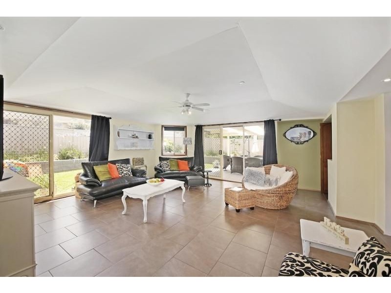 54 Donalbain Circuit, Rosemeadow NSW 2560