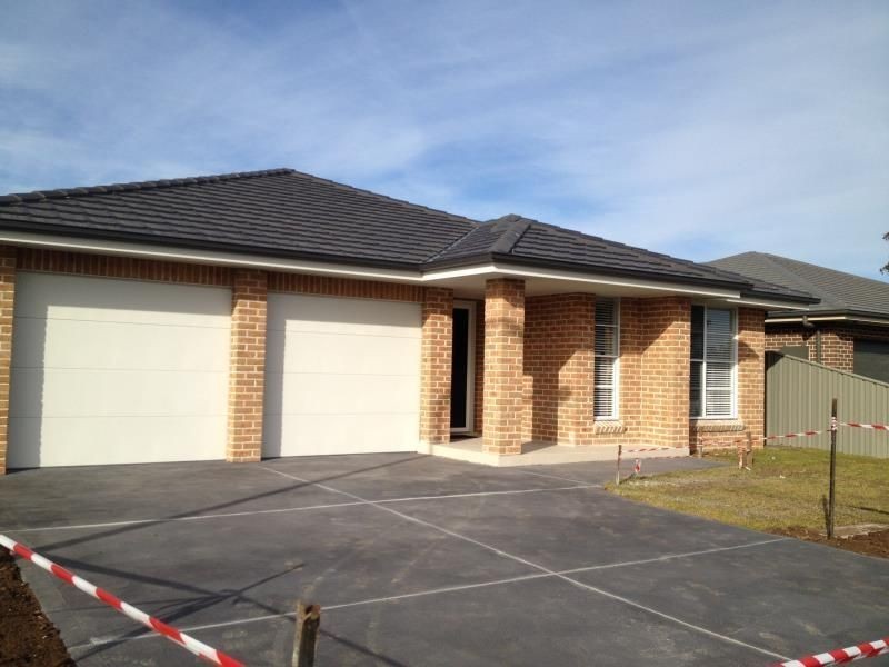 13 JUBILEE CIRCUIT, Rosemeadow NSW 2560