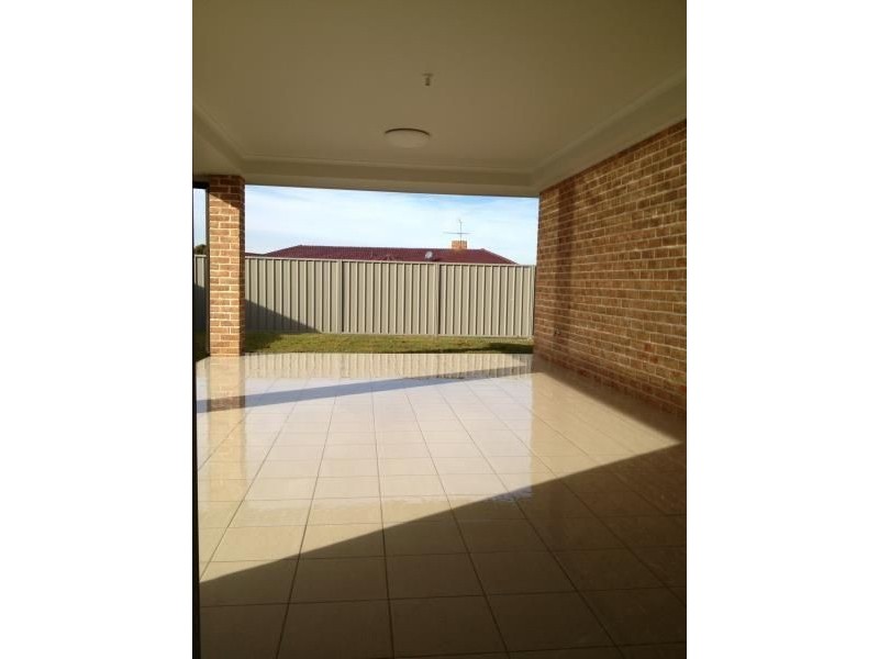 13 JUBILEE CIRCUIT, Rosemeadow NSW 2560