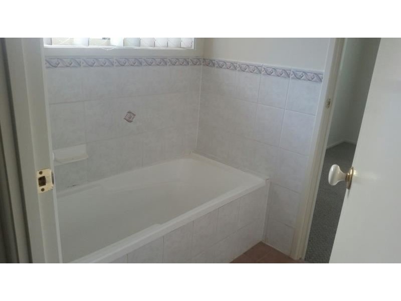 1 FARRAR PLACE, St Helens Park NSW 2560