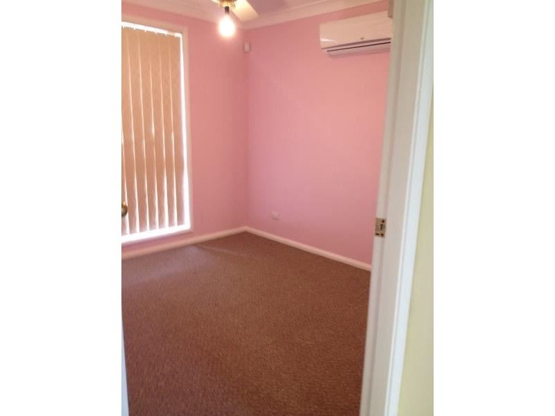 59 Lorenzo Crescent, Rosemeadow NSW 2560