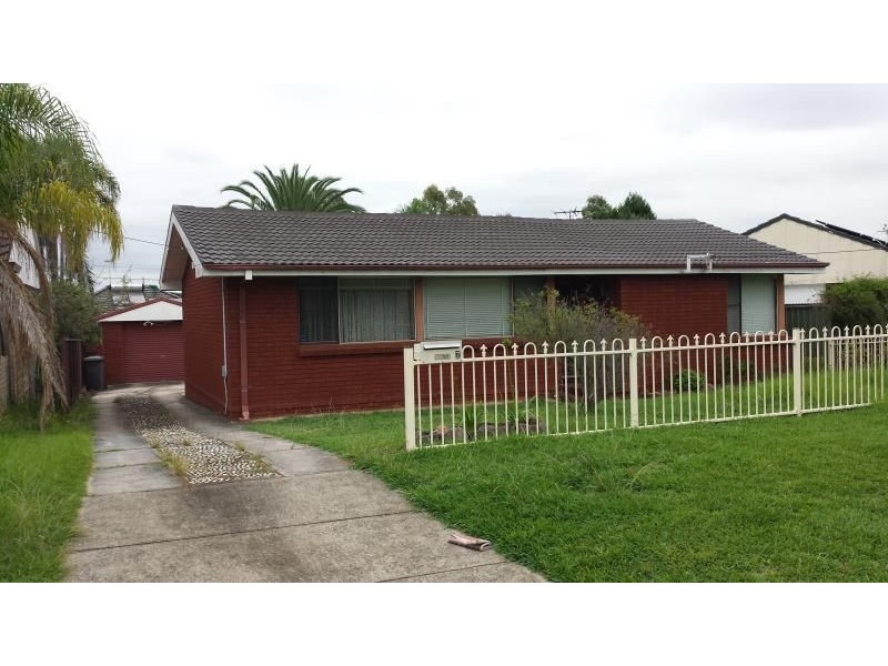 7 Salisbury Avenue, Glenfield NSW 2167