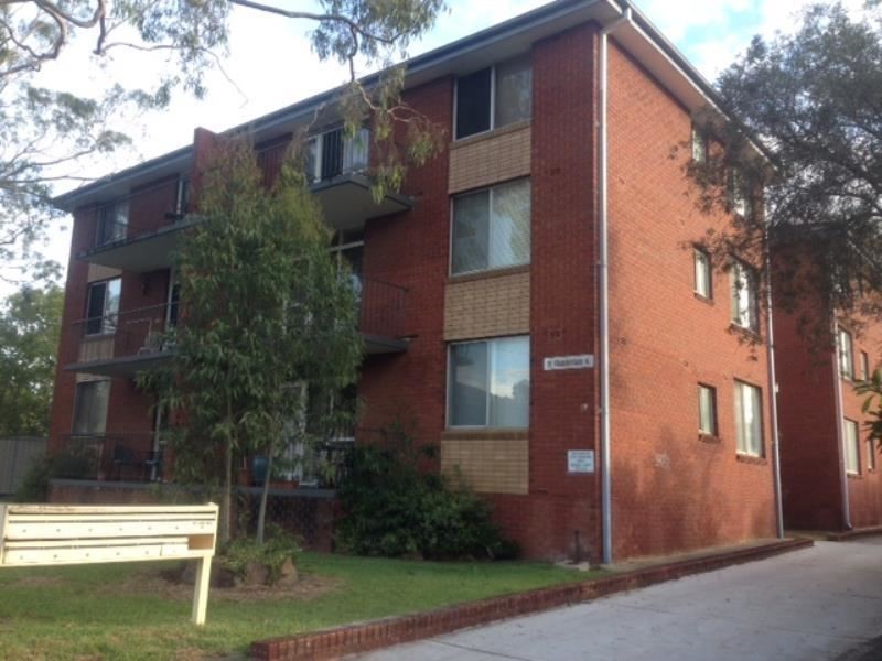8/19 Chamberlain Street, Campbelltown NSW 2560