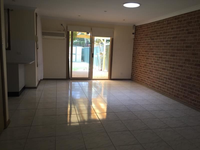 52A Oswald Crescent, Rosemeadow NSW 2560