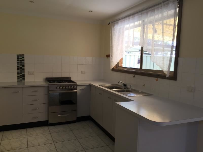 52A Oswald Crescent, Rosemeadow NSW 2560