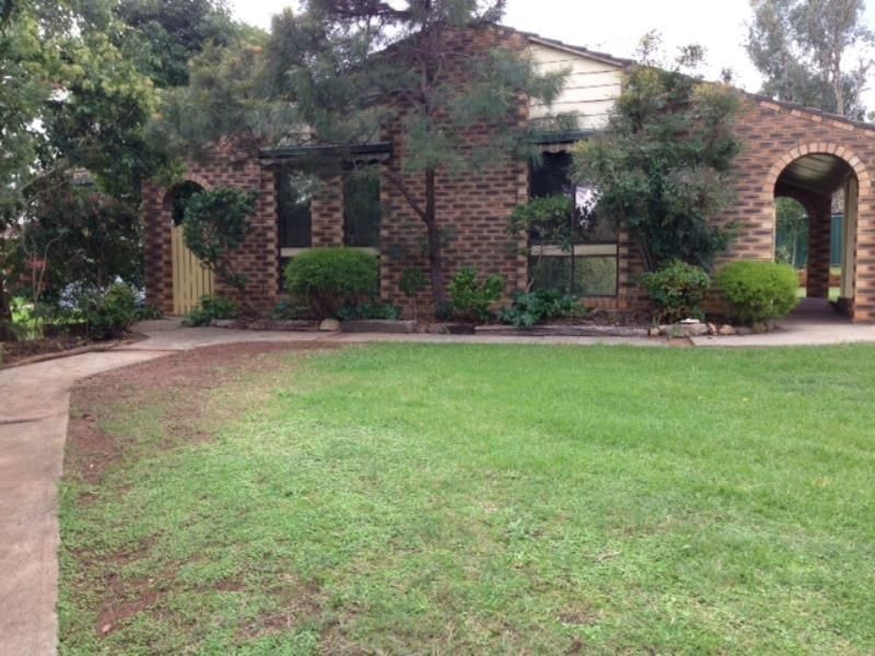 42 Horatio Ave, Rosemeadow NSW 2560