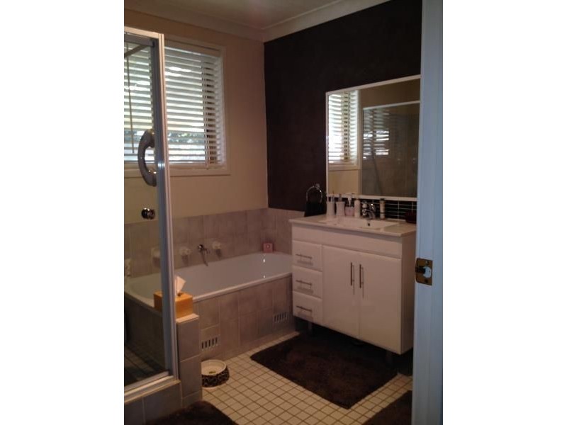 6 COLLIER PLACE, St Helens Park NSW 2560