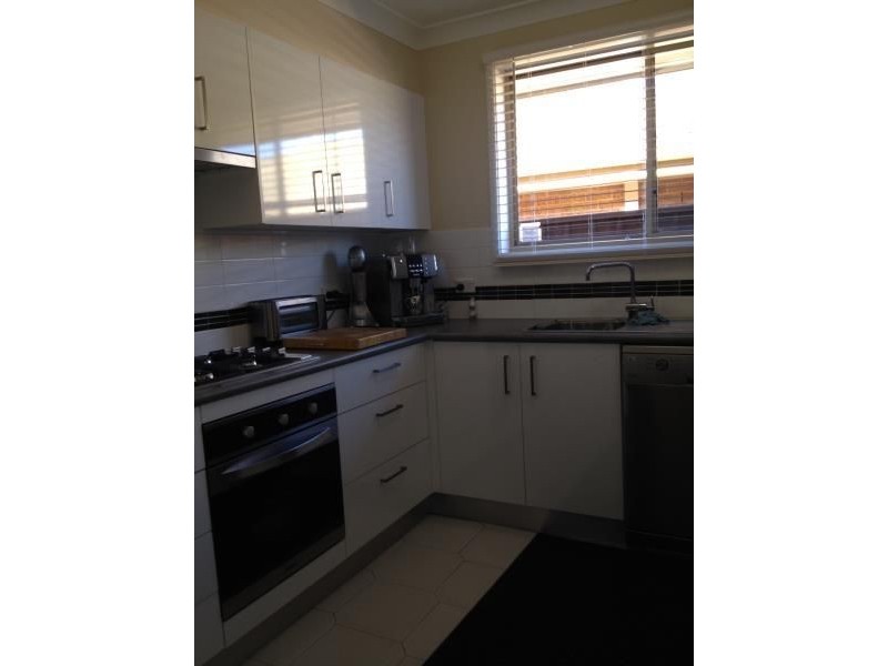 6 COLLIER PLACE, St Helens Park NSW 2560