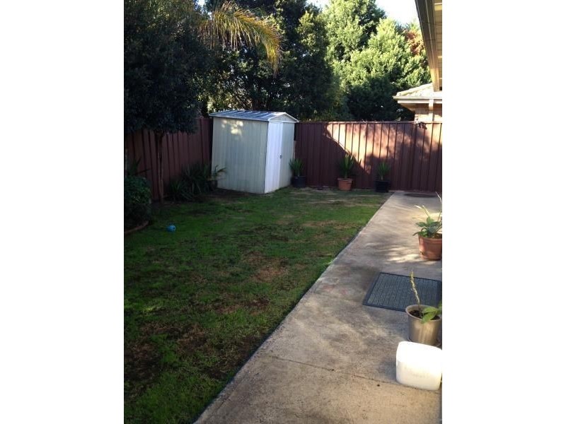 6 COLLIER PLACE, St Helens Park NSW 2560