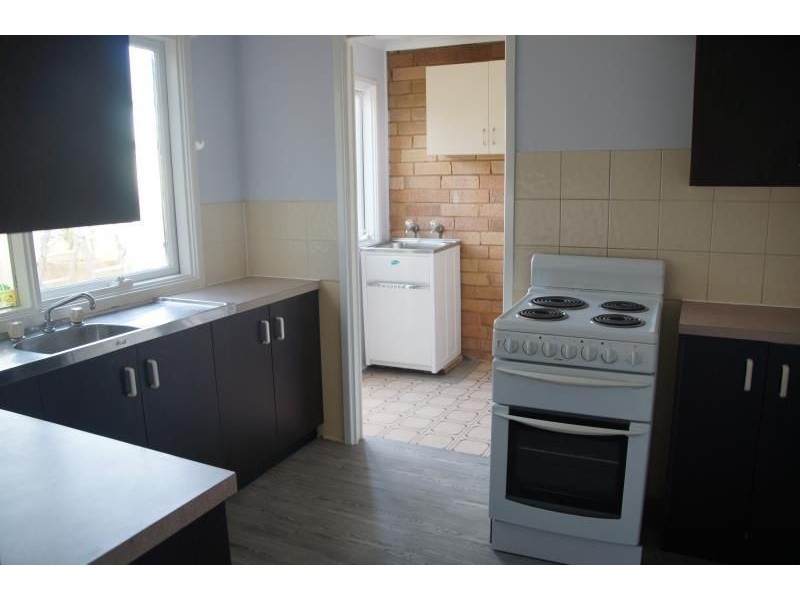 8 GREEN LANE, Bradbury NSW 2560