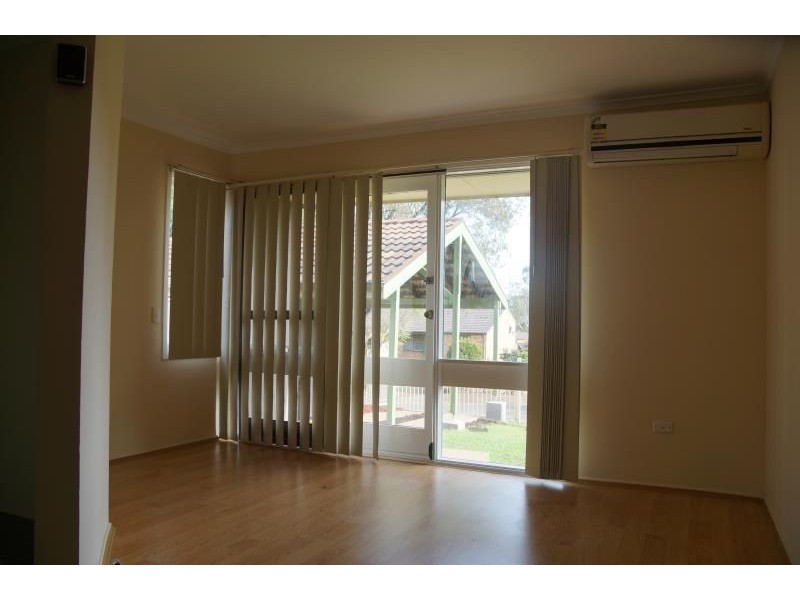 8 GREEN LANE, Bradbury NSW 2560