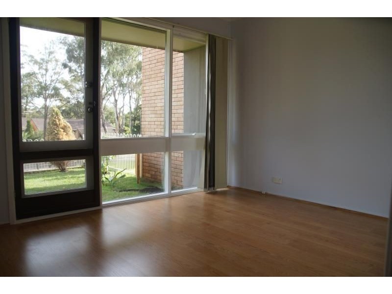 8 GREEN LANE, Bradbury NSW 2560