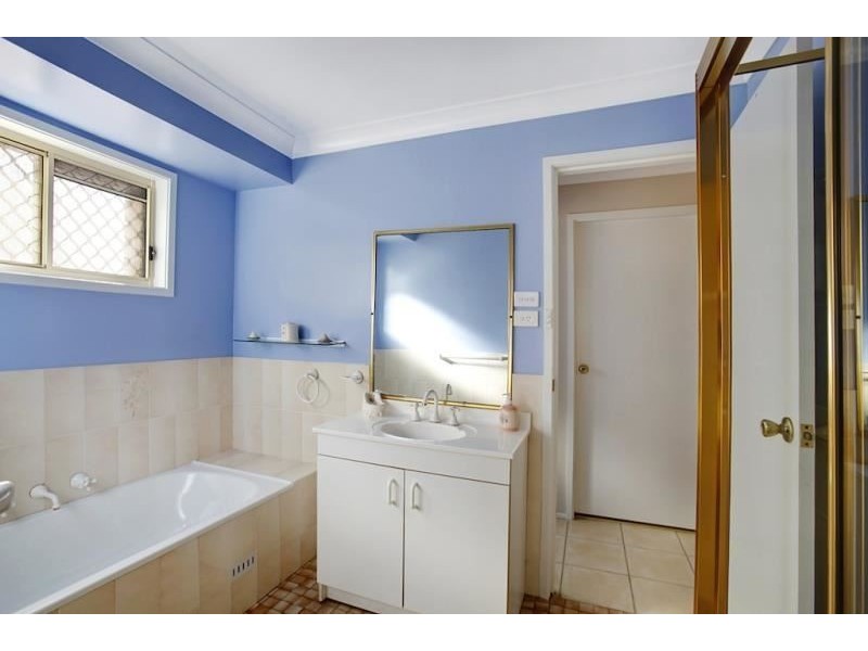 37 Balthasar Close, Rosemeadow NSW 2560