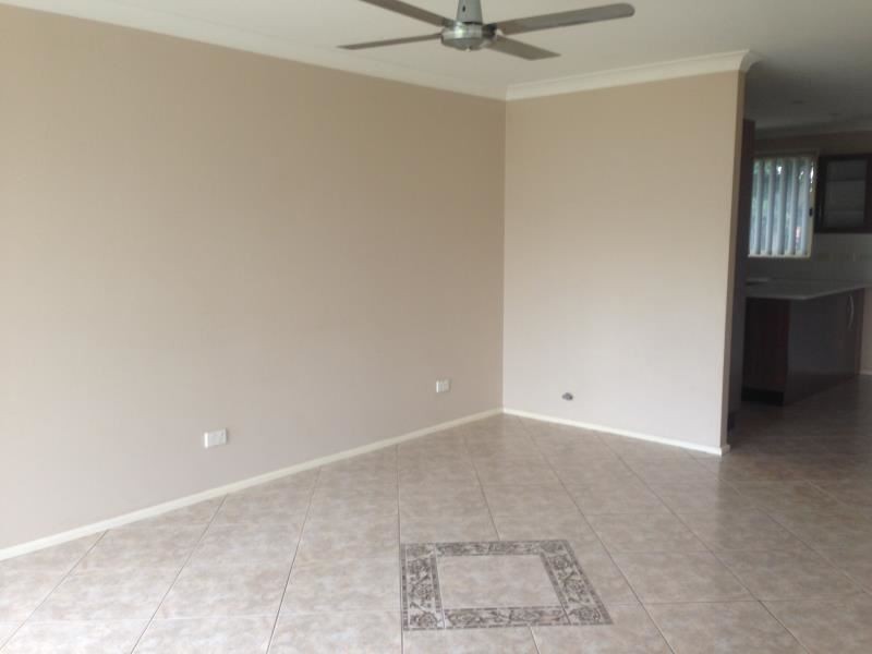 7 FALSTAFF PL, Rosemeadow NSW 2560