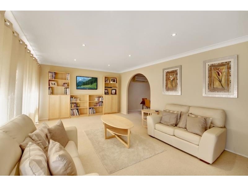 8 Macintyre Cr, Ruse NSW 2560