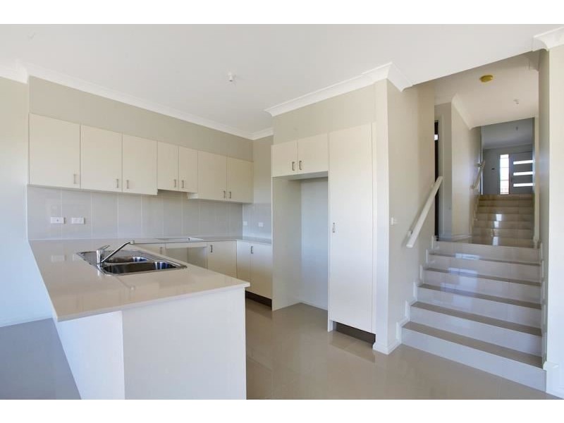 11 Marian Drive, Rosemeadow NSW 2560