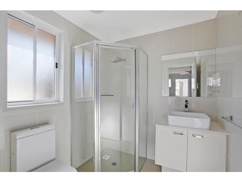 11 Marian Drive, Rosemeadow NSW 2560