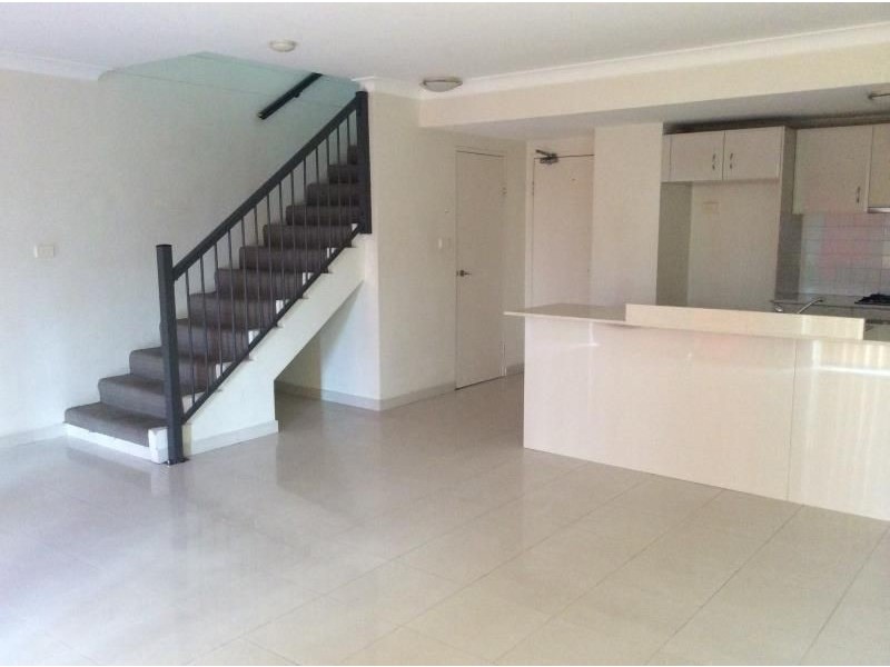 10/41 Woodhouse Drive, Ambarvale NSW 2560