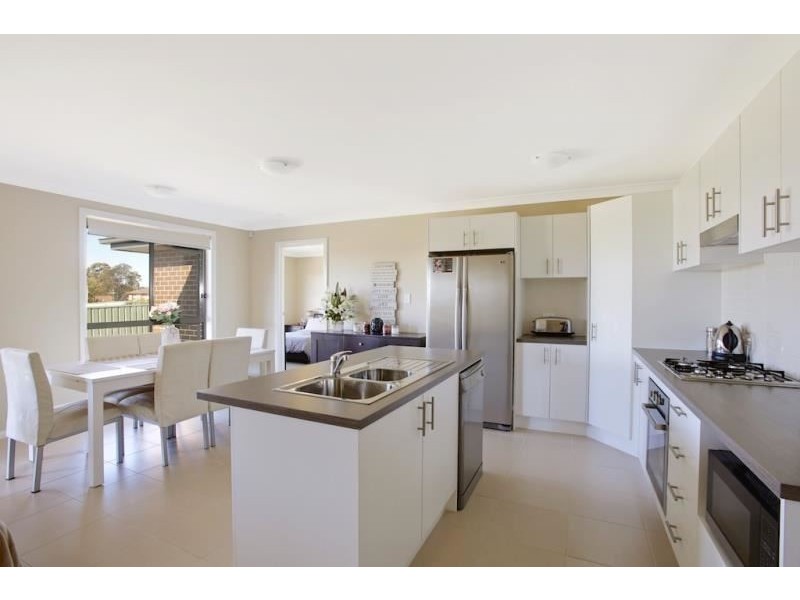 17 Marian Drive, Rosemeadow NSW 2560