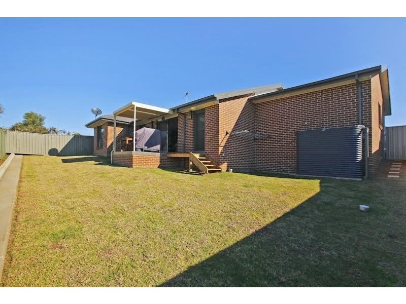 17 Marian Drive, Rosemeadow NSW 2560