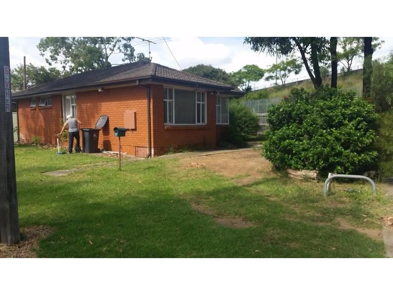 10 HUGHES STREET, Leumeah NSW 2560