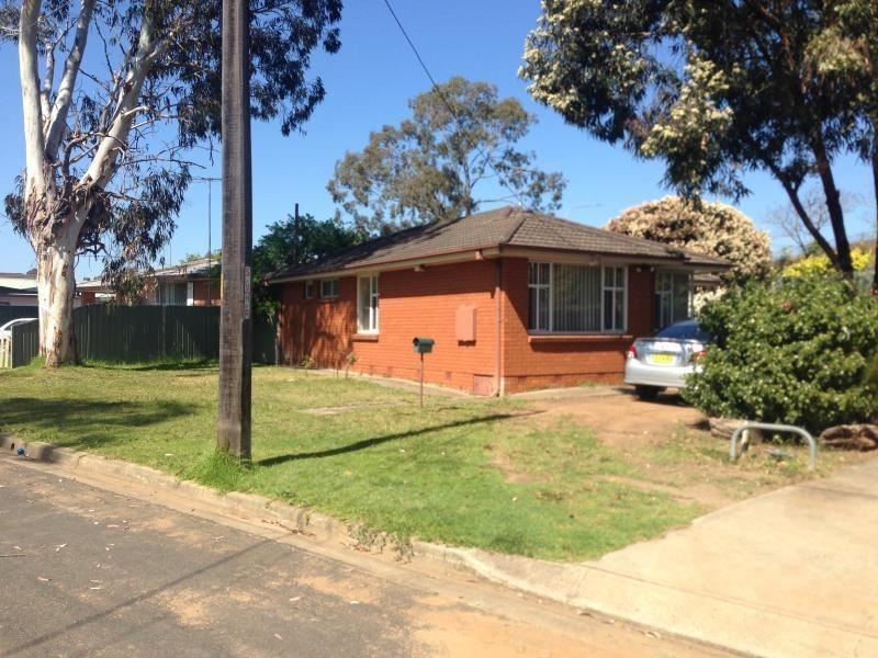 10 HUGHES STREET, Leumeah NSW 2560