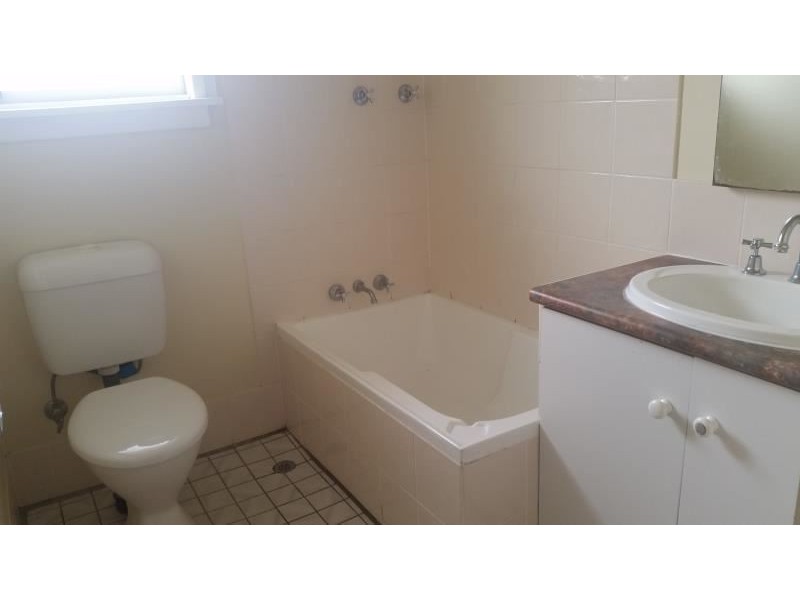 10 HUGHES STREET, Leumeah NSW 2560