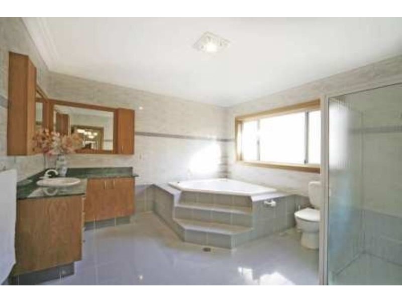 2 Exmoor Place, Blairmount NSW 2559