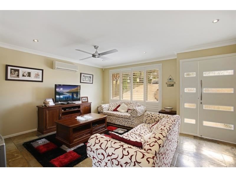 15 Archibald Crescent, Rosemeadow NSW 2560