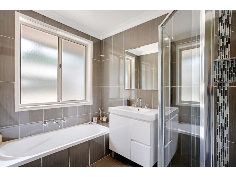 15 Archibald Crescent, Rosemeadow NSW 2560