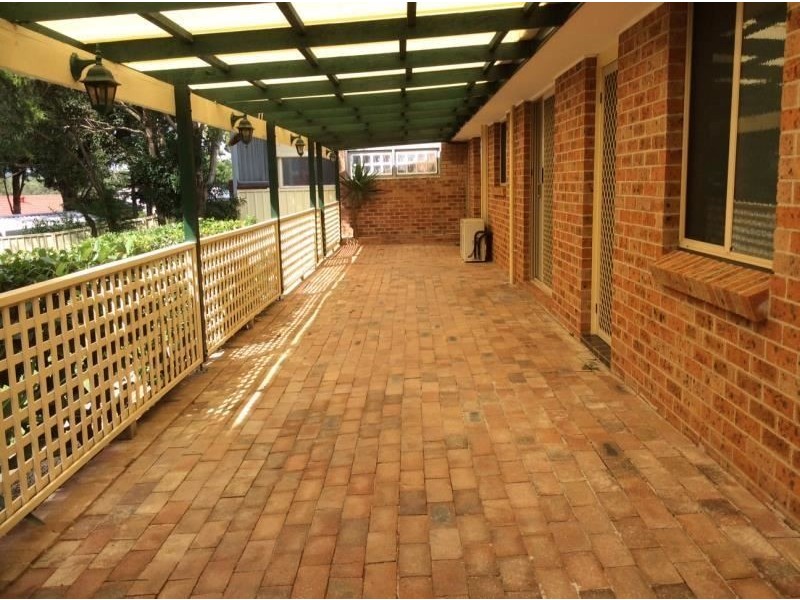 15 Archibald Crescent, Rosemeadow NSW 2560