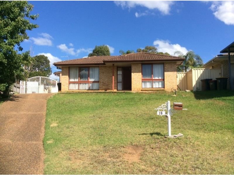 18 ALEXIS PLACE, Rosemeadow NSW 2560