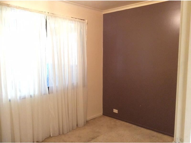 18 ALEXIS PLACE, Rosemeadow NSW 2560