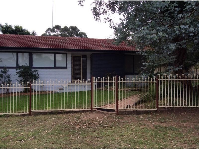 25 Aminya Crescent, Bradbury NSW 2560