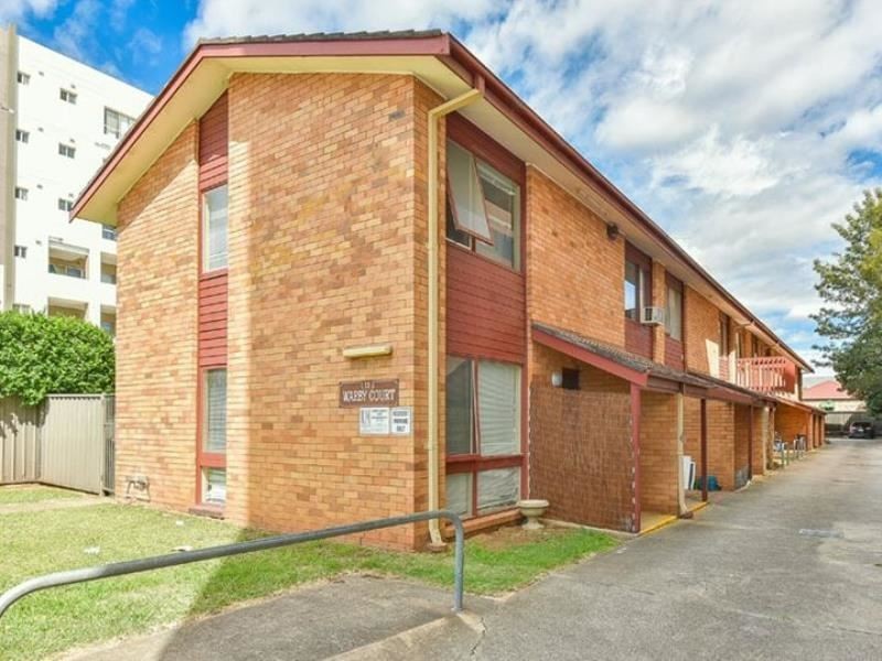 2/11 Warby Street, Campbelltown NSW 2560