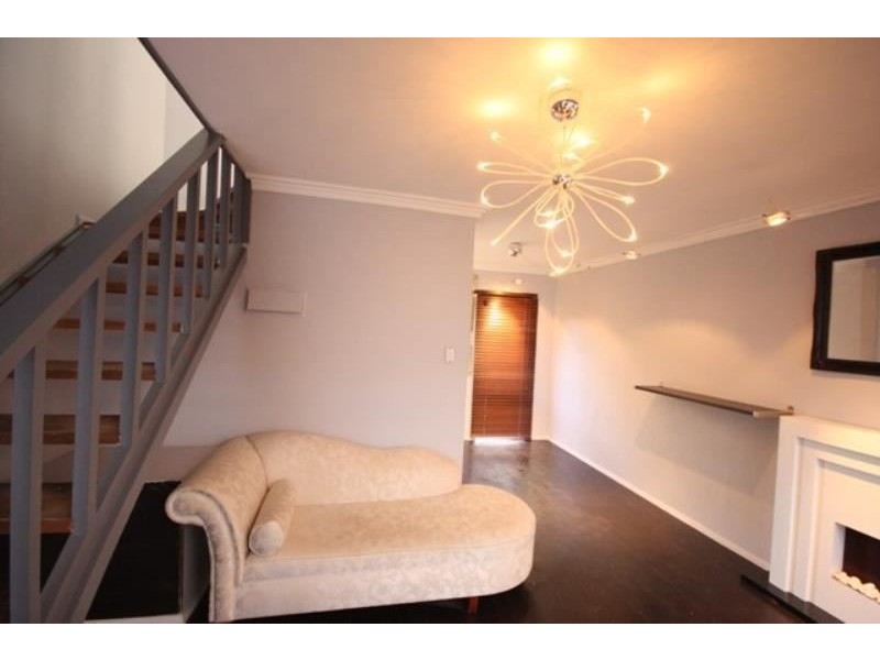 2/11 Warby Street, Campbelltown NSW 2560