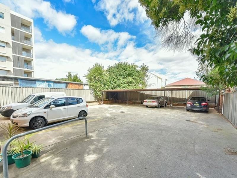 2/11 Warby Street, Campbelltown NSW 2560