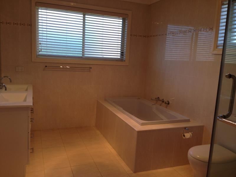 8A ROSEWOOD AVE, Prestons NSW 2170