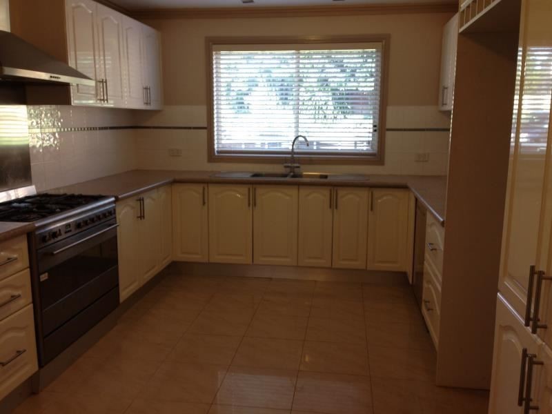 8A ROSEWOOD AVE, Prestons NSW 2170