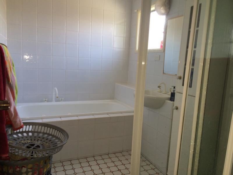 10 Wandarra Crescent, Bradbury NSW 2560